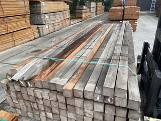 Ca. 100x Azobe Palen Fijnbezaagd Gepunt, 60x60mm, lengte 275cm